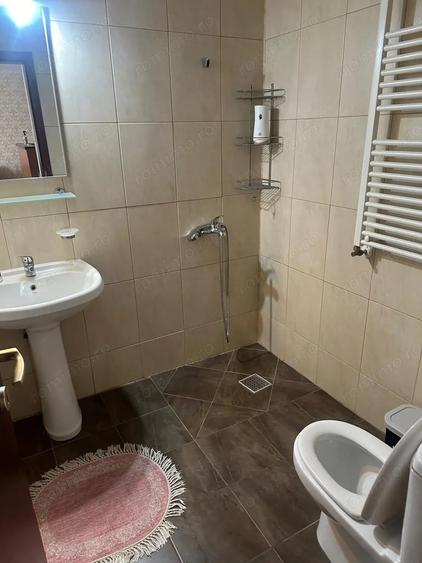 Apartament cu 4 camere semidecomandat în Titan