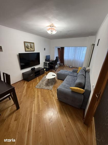 Apartament cu 3 camere decomandat în Tei