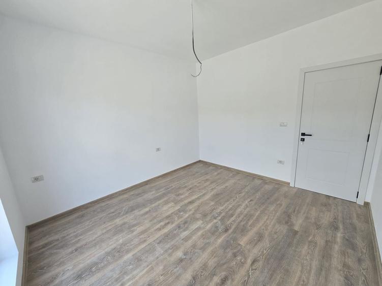 Apartament cu 2 camere decomandat în Girocului