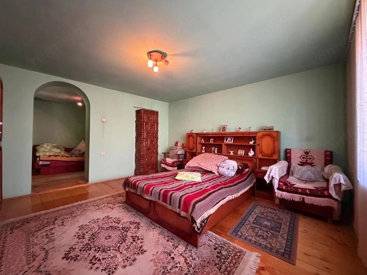 Casă cu 5 camere cu Teren 1840 Mp în Chișoda