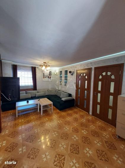 Apartament cu 3 camere semidecomandat în Vitan