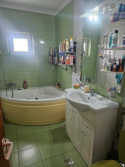 Apartament cu 3 camere decomandat, mobilat în Exercițiu