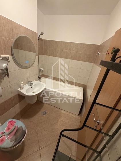 Apartament cu 3 camere semidecomandat, mobilat în Torontalului