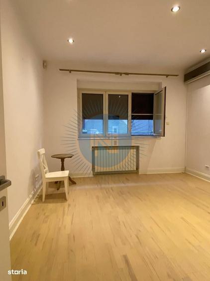 Apartament cu 4 camere decomandat în Capitale