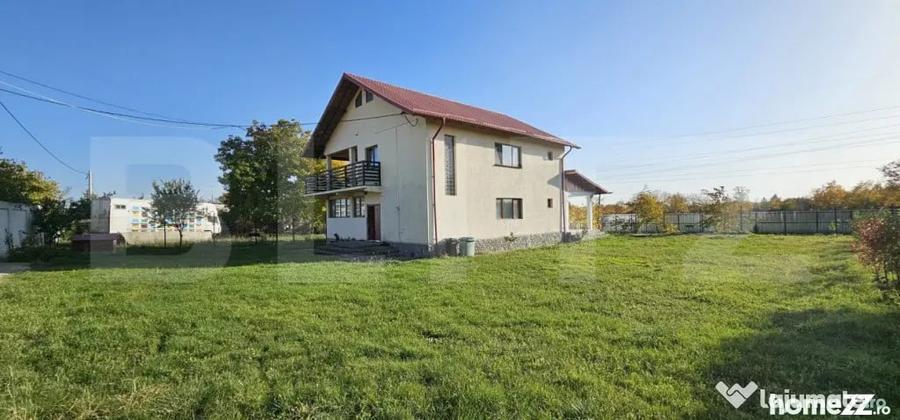 Casă cu 5 camere cu Teren 1300 Mp în Valea