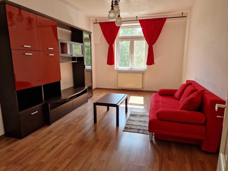 Apartament cu 2 camere decomandat în Petros