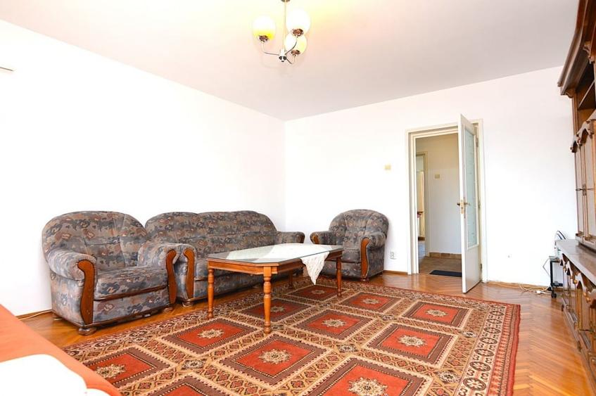 Apartament cu 3 camere decomandat, mobilat în Unirii