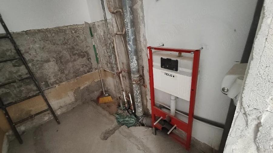 Apartament cu 3 camere decomandat în Drăgășani