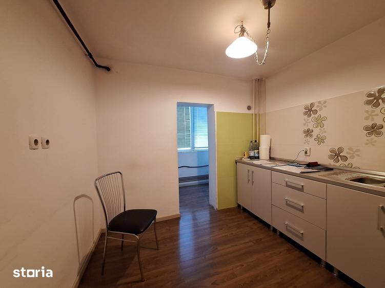Apartament cu 3 camere decomandat în Baba-Dochia