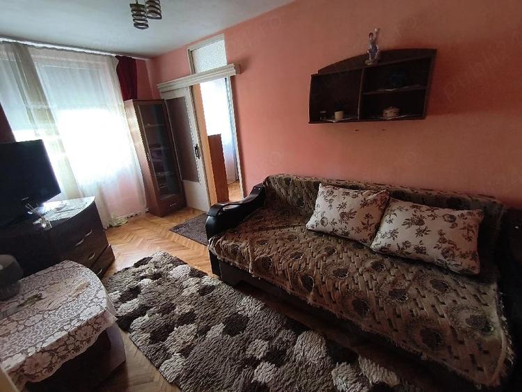 Apartament cu 3 camere semidecomandat în Dacia
