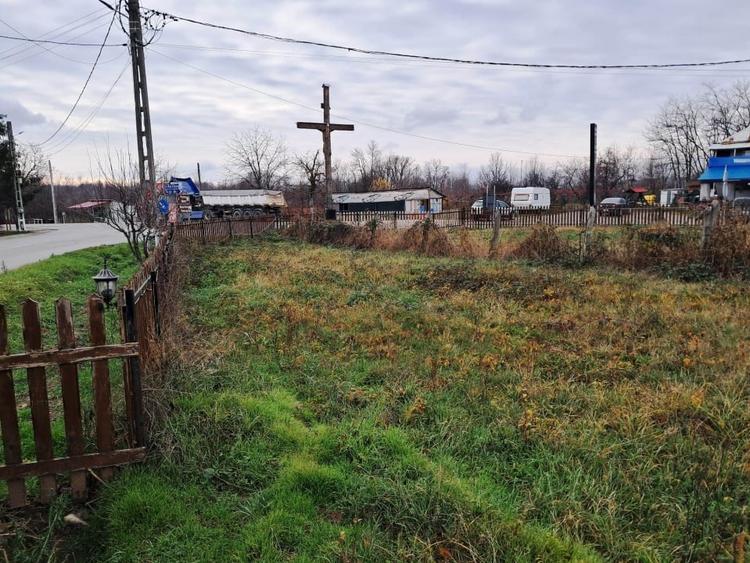Teren Construcții intravilan de 2051 mp, în Polovragi