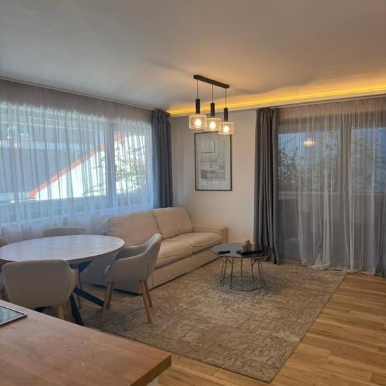 Apartament cu 3 camere decomandat în Banu Manta