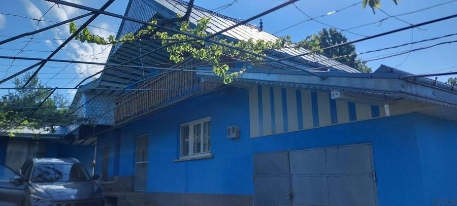 Casă cu 4 camere în Costești