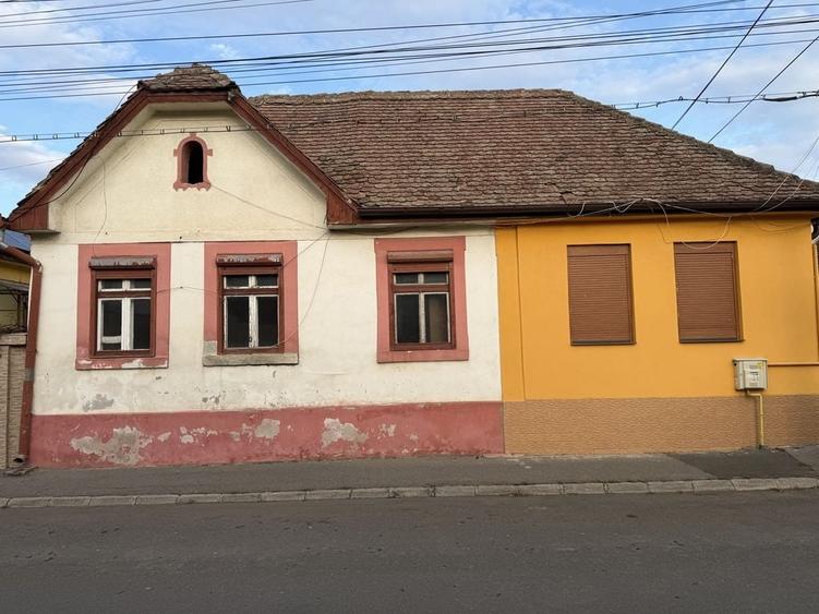 Casă cu 4 camere în Central