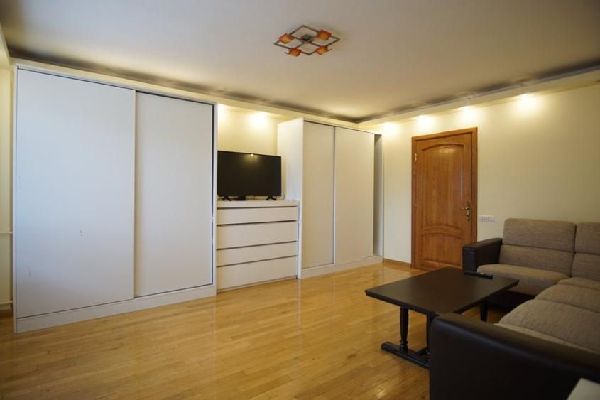 Apartament cu 3 camere decomandat, mobilat în Nerva Traian