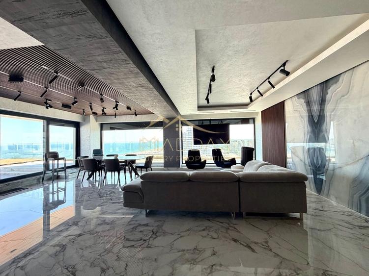 Penthouse cu 5 camere decomandat, mobilat în Central