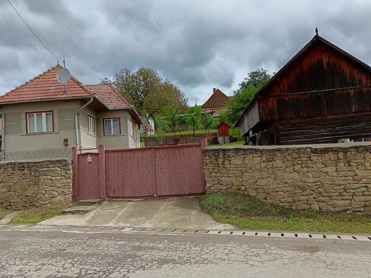 Casă cu 3 camere cu Teren 1400 Mp în Petriceni