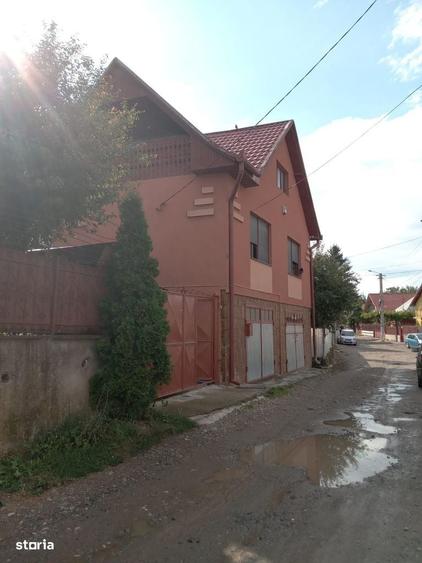 Casă cu 4 camere în Central