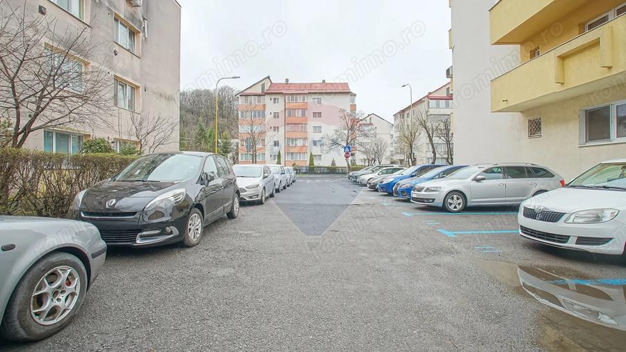 Garsonieră decomandată în Noua