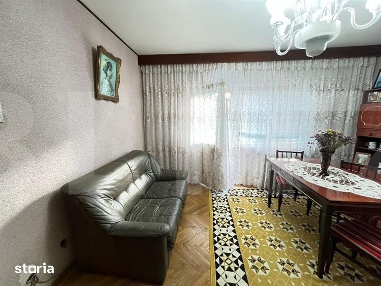 Apartament cu 4 camere decomandat în Central