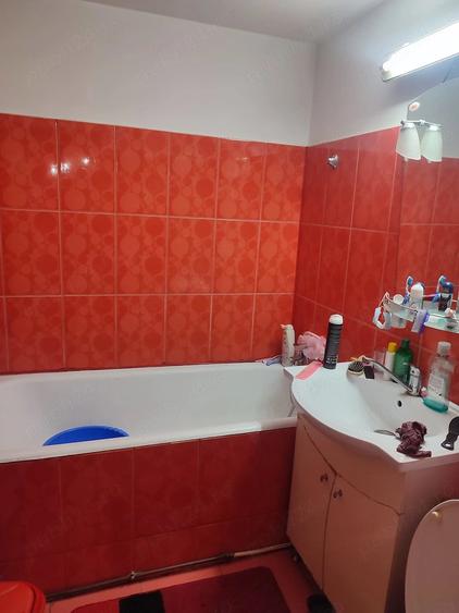 Apartament cu 3 camere decomandat în Est