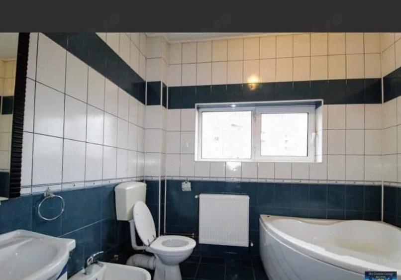 Casă individuală cu 6 camere cu Canalizare în Vitan