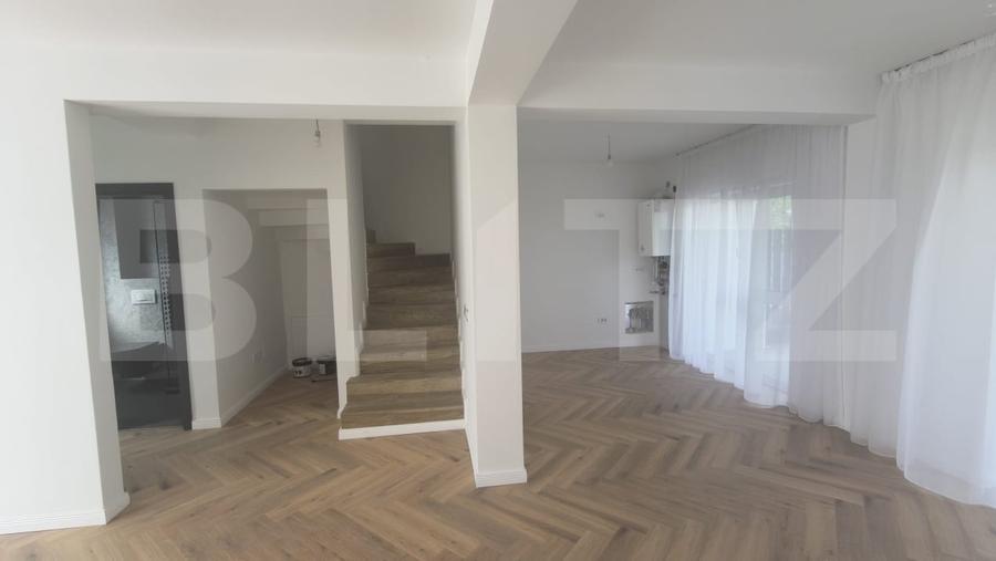Duplex cu 4 camere cu Canalizare în Bucium