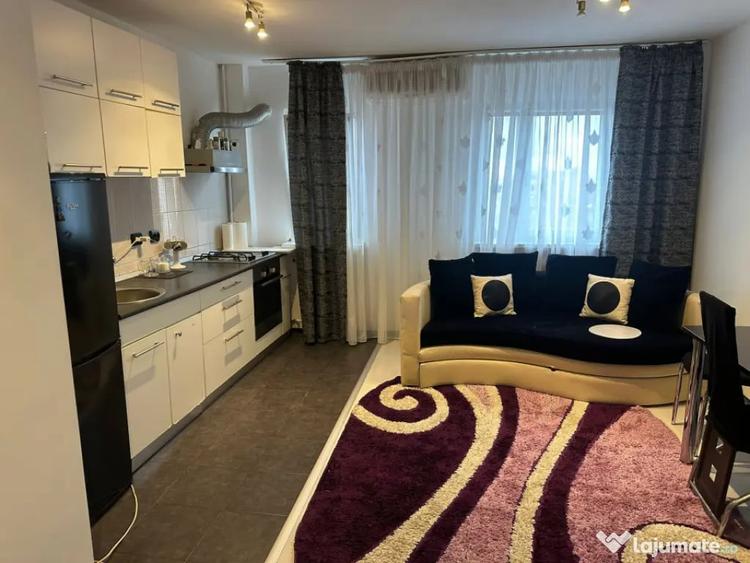 Apartament cu 3 camere semidecomandat, mobilat în Calea București