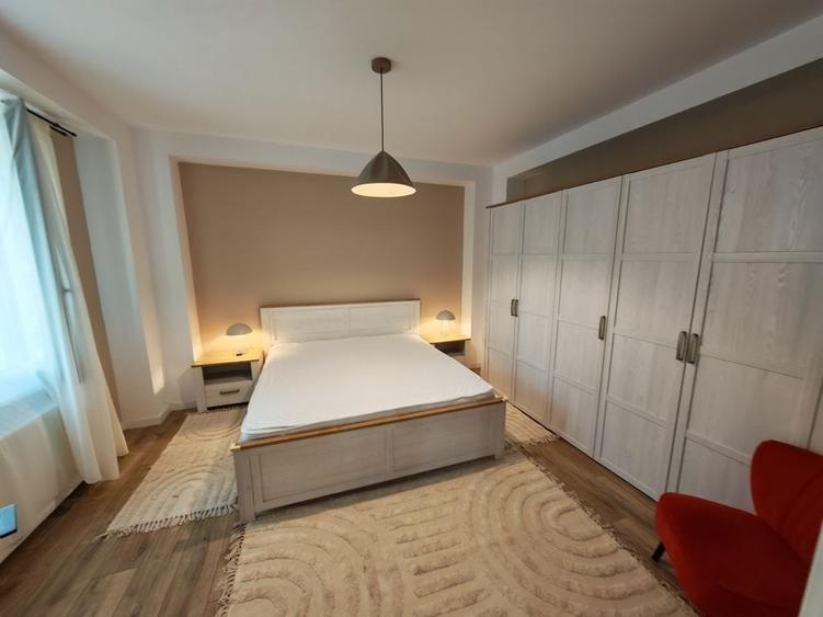 Casă cu 4 camere cu Teren 600 Mp în Central