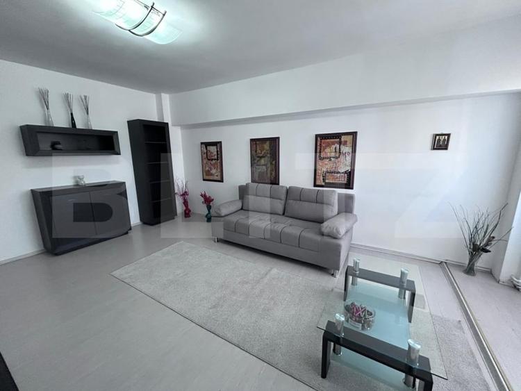 Apartament cu 3 camere decomandat, mobilat în Central