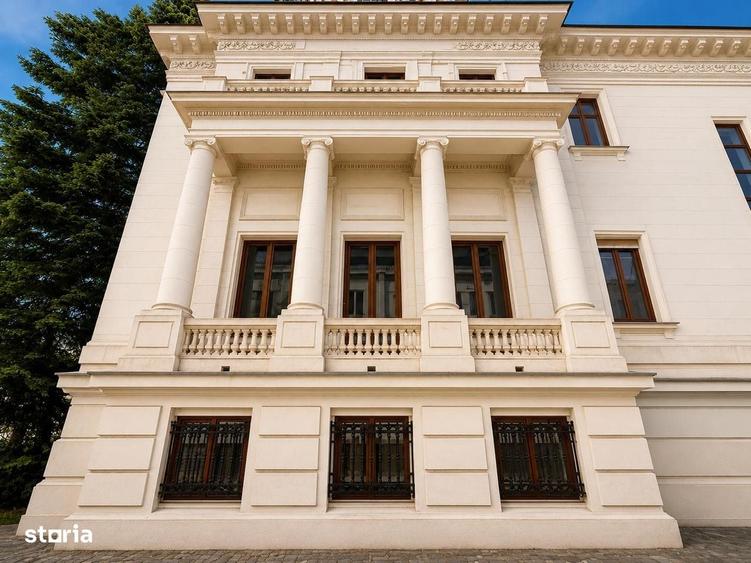 Spațiu comercial, de 3,500 mp, în Romană