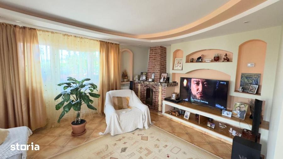 Casă cu 7 camere cu Teren 1388 Mp în Bradu