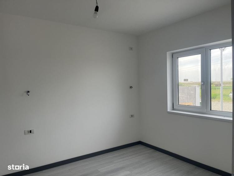 Casă cu 3 camere în Dumbrăvița
