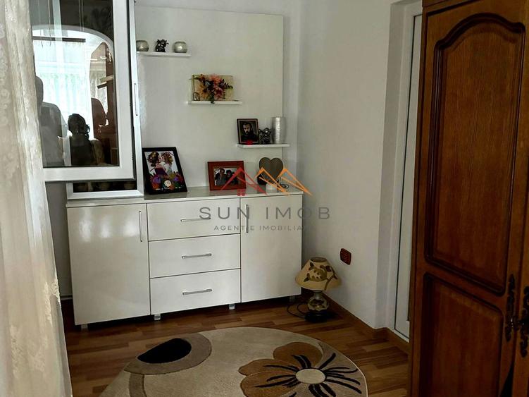 Casă individuală cu 6 camere cu Canalizare în Valea Lungă