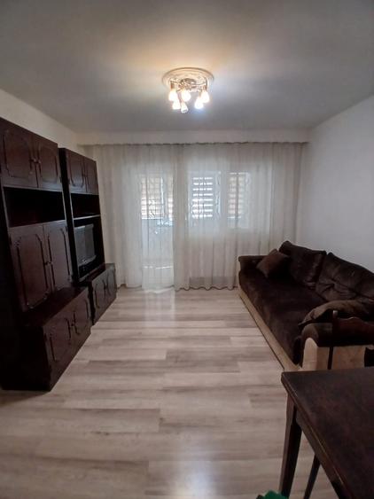 Apartament cu 3 camere decomandat, mobilat în Bistrița Lac
