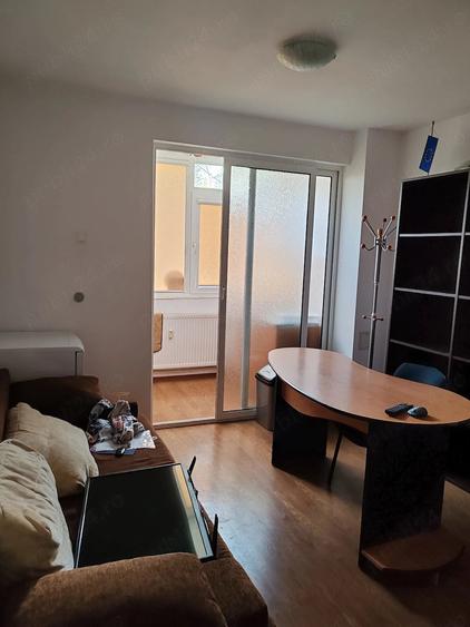 Apartament cu 4 camere semidecomandat în Central