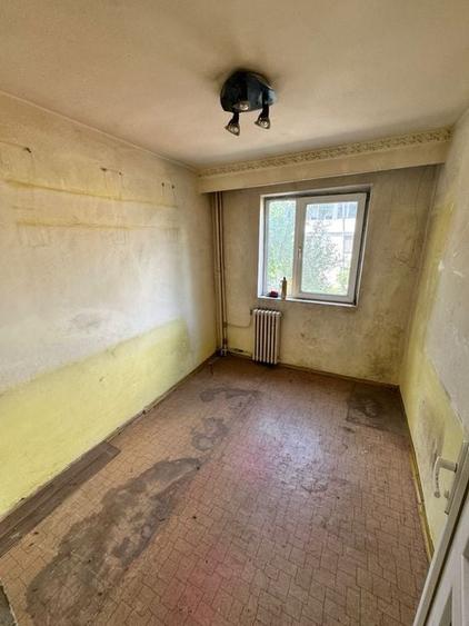 Apartament cu 3 camere semidecomandat în Groapa