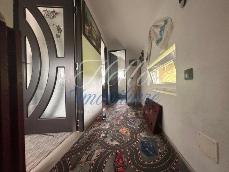 Casă individuală cu 3 camere cu Garaj în Câmpenești