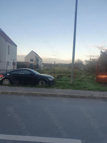 Teren de 2400 mp, în Tineretului