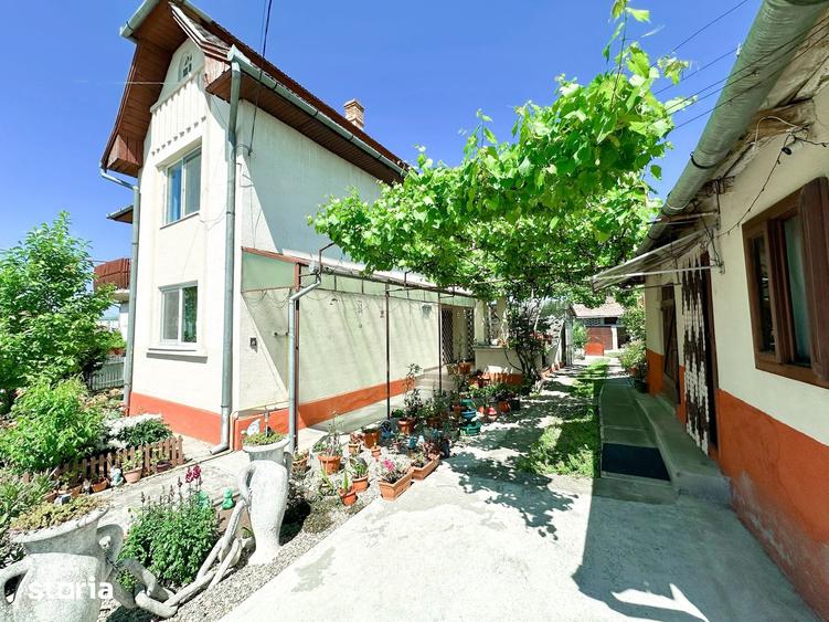 Casă cu 4 camere cu Teren 998 Mp în Central