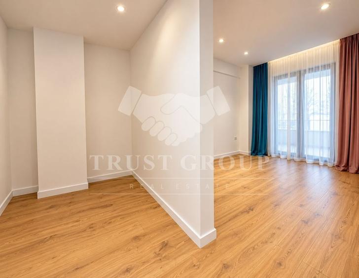 Apartament cu 3 camere semidecomandat, mobilat în Ferdinand