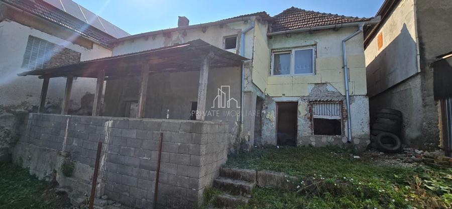 Casă individuală cu 2 camere cu Canalizare în Est