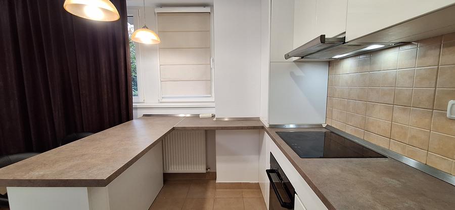 Apartament cu 3 camere decomandat, mobilat în Torontalului