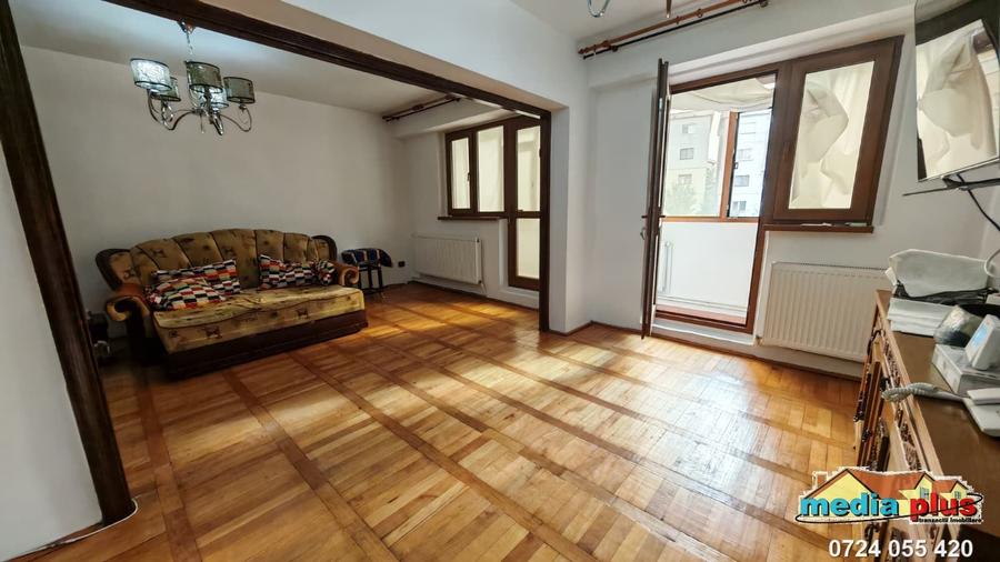Apartament cu 4 camere decomandat în I. C. Frimu