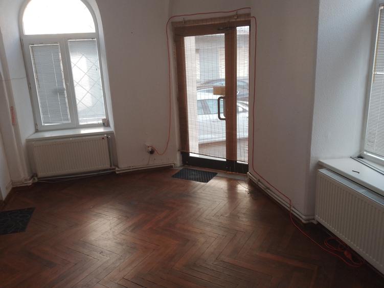Spațiu comercial, de 1 mp, în Universitate