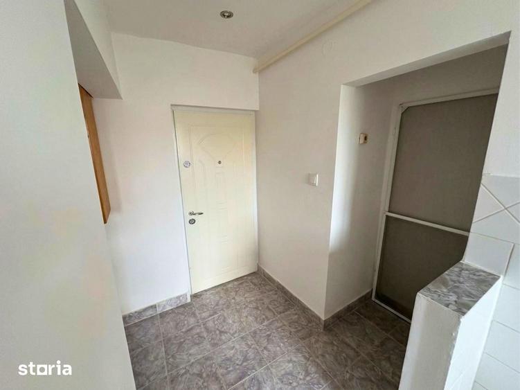 Garsonieră decomandată în Sud