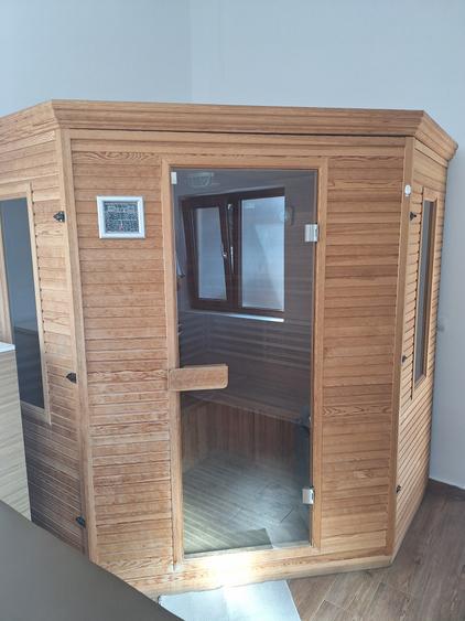 Casă cu 6 camere cu Canalizare în Spitalul Județean
