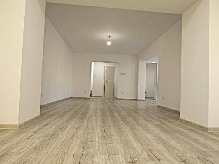 Apartament cu 4 camere decomandat în Micro 3