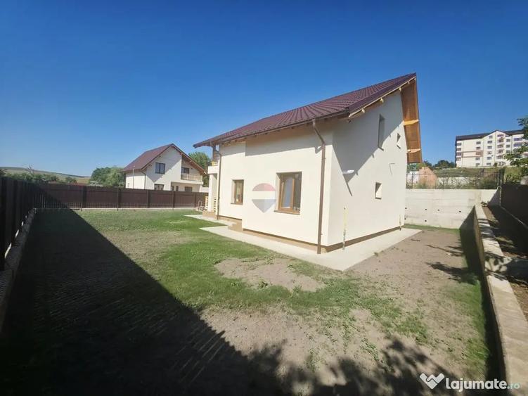 Casă cu 4 camere cu Teren 550 Mp în Calea Romanului