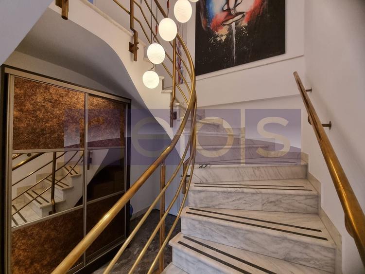 Penthouse cu 3 camere decomandat, mobilat în Unirii